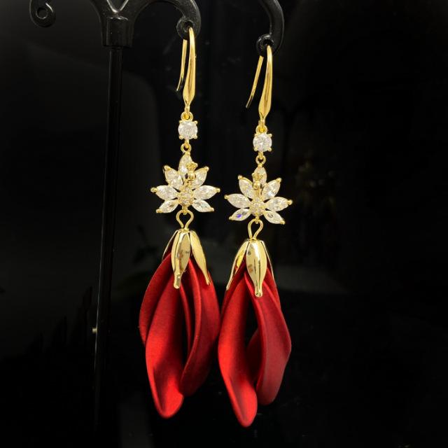 1 Pair of Ladies' Earrings Luxury Zircon Peacock Earrings French-Style Fringe Studs Lightly Luxurious Fashion Long Earrings