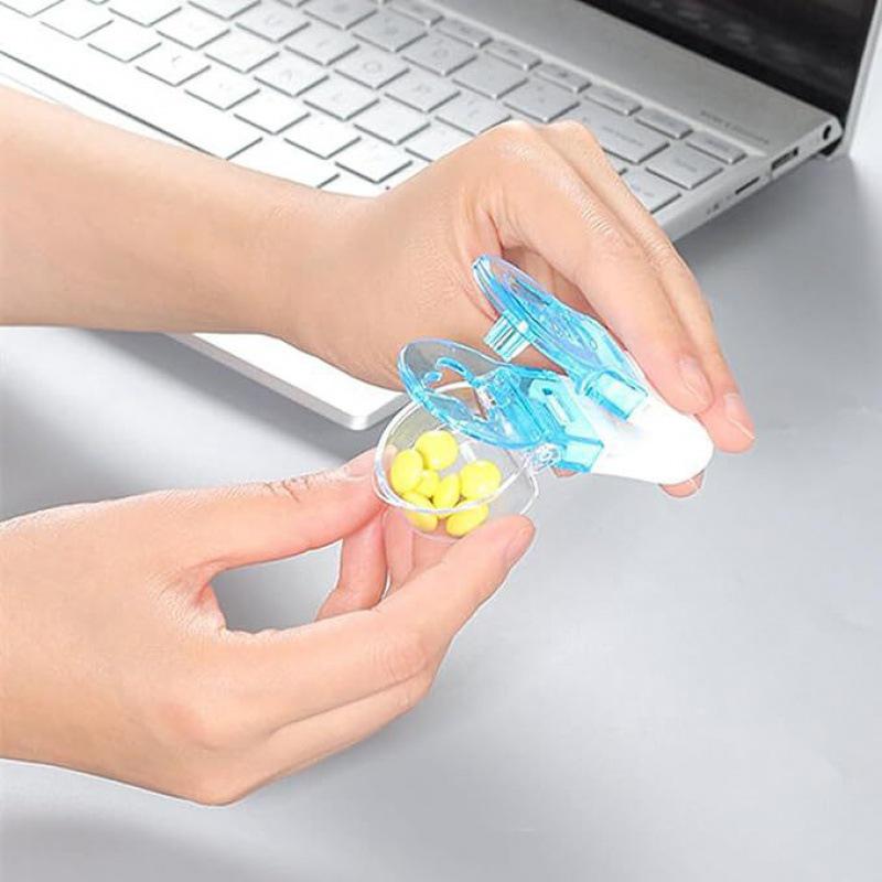Portable Pill Remover & Dispenser for On-the-Go Use