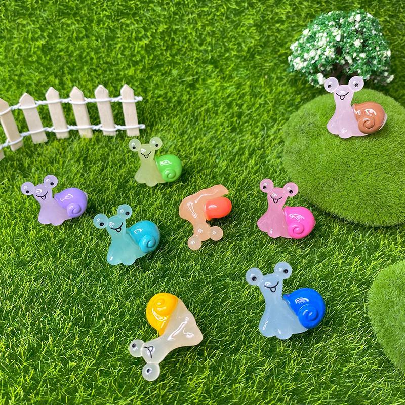 2Pcs Glowing Mini Snails Miniature Moss Micro Landscape Decoration Glow In The Dark Snails Figurines Fairy Garden Accessories