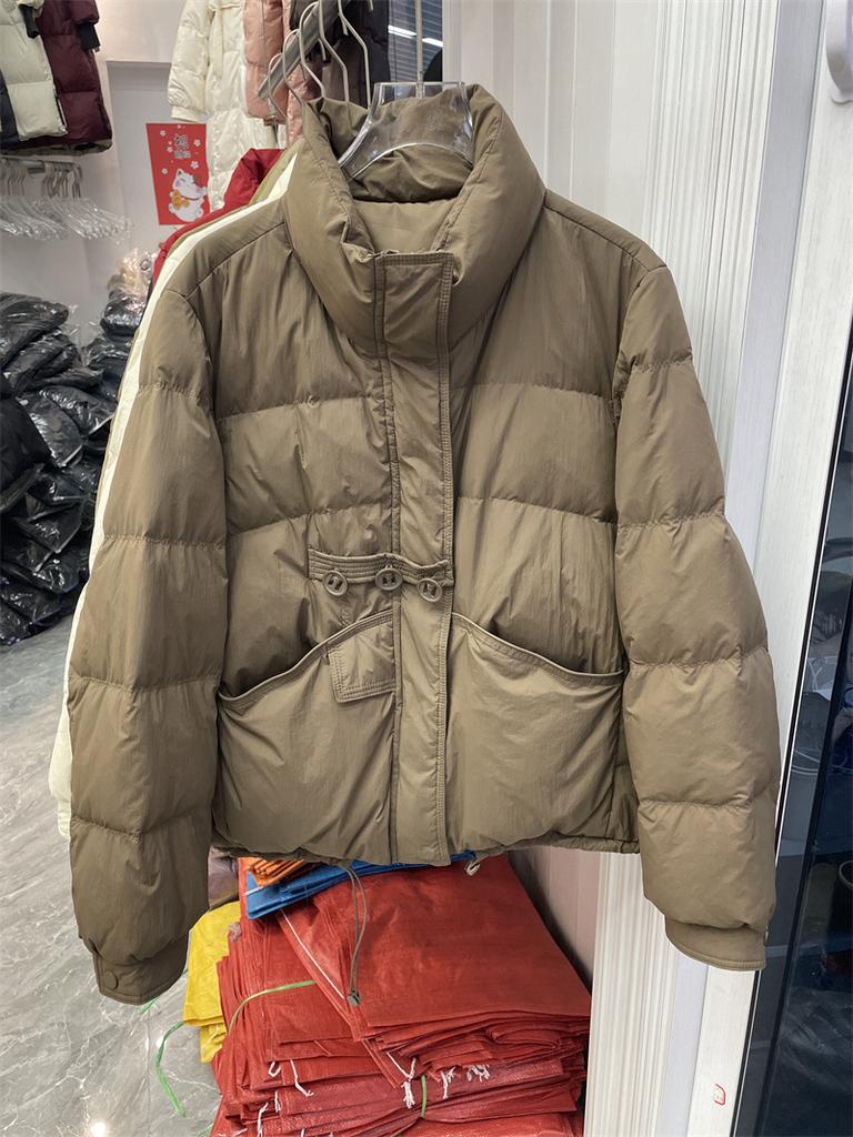 Белая утиная пуховая куртка женская короткая зимняя новая легкая маленькая стойка воротник куртка модная