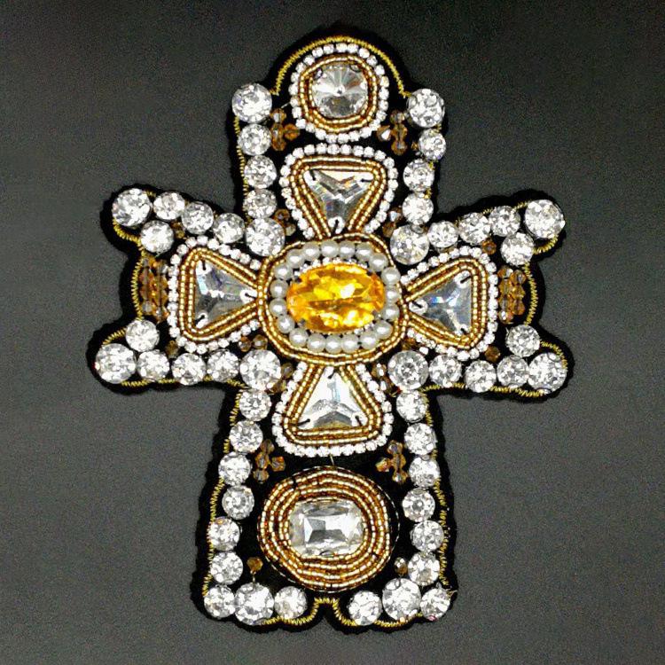 Большая нашивка с вышивкой крестом и стразами - аксессуар для одежды в стиле панк-стиль своими руками