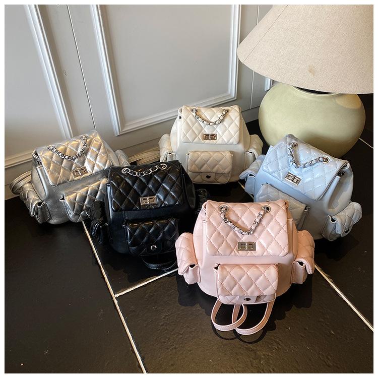 Женский рюкзак с ромбовидной вышивкой, нишевый дизайн, 2025 новый популярный универсальный маленький рюкзак-ведро на цепочке, маленькая школьная сумка