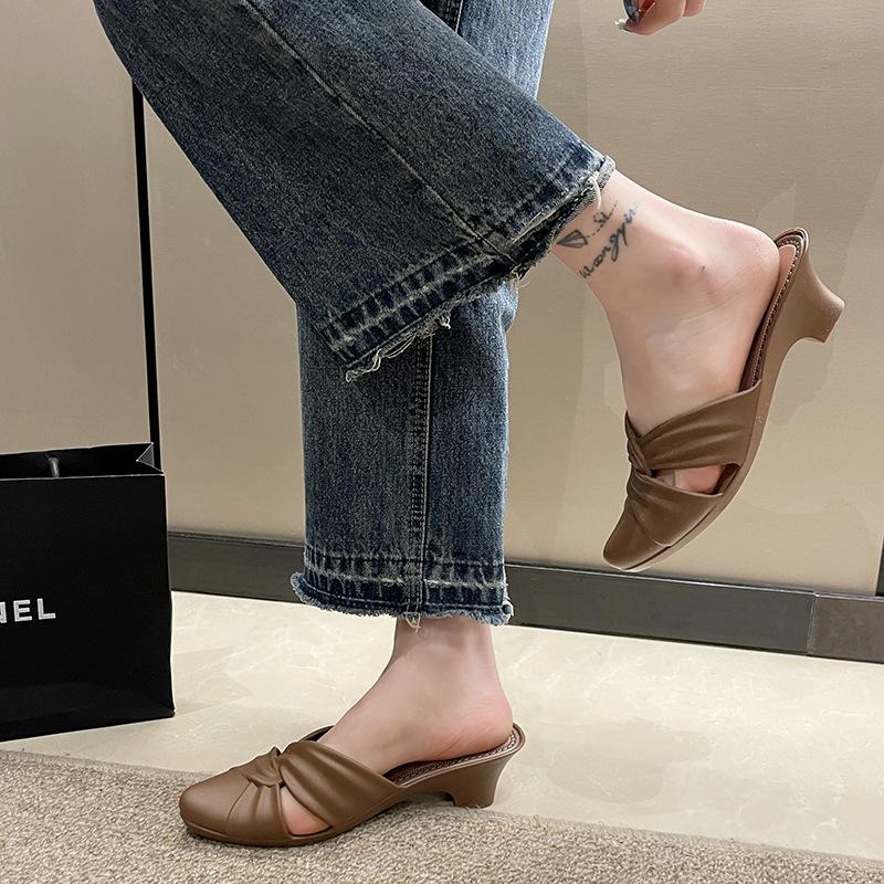 Летние новые женские тапочки на высоком каблуке, модные женские повседневные тапочки с острым носком, пляжные тапочки для студенток, которые можно носить на улице