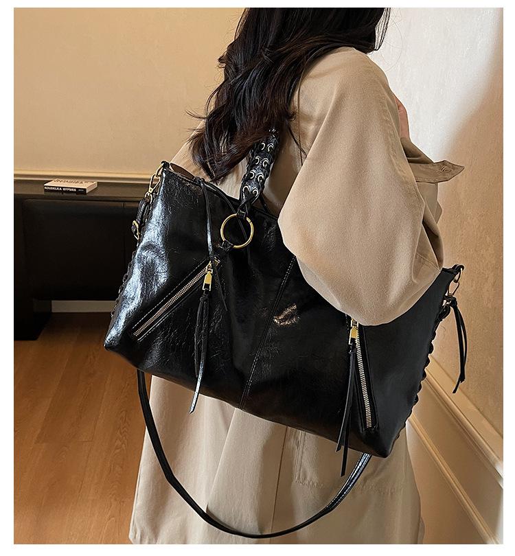 Women's Retro Large-Capacity Shoulder Tote - European & American Style Versatile Handbag with Drawstring