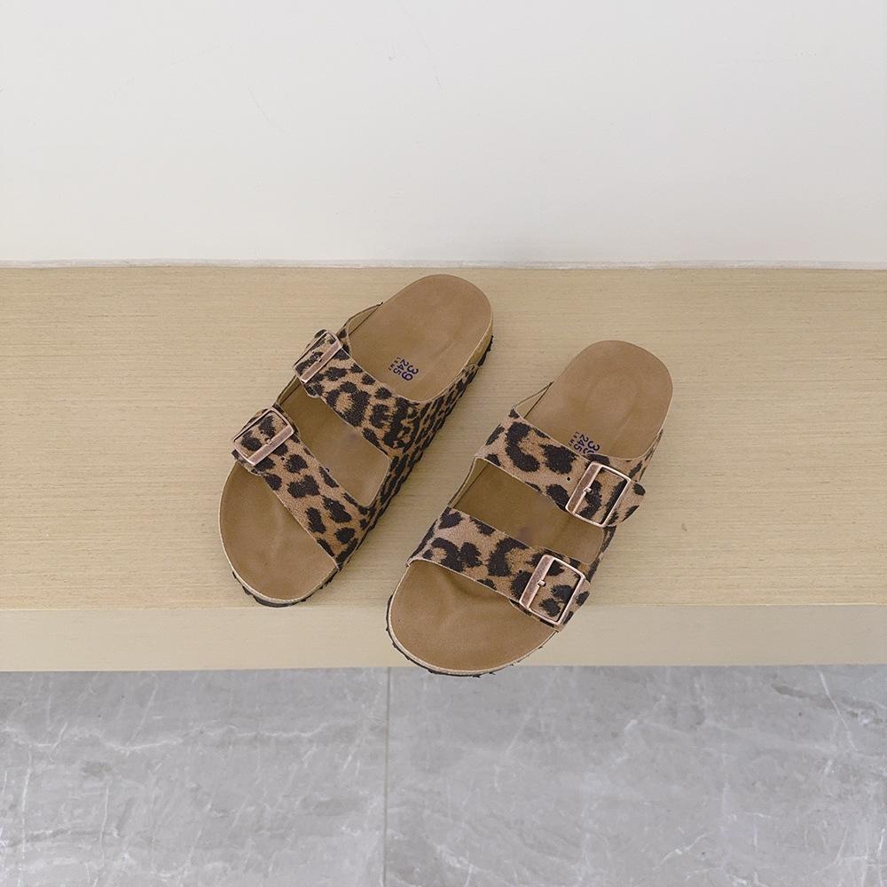 Оригинальные кожаные женские шлепанцы Birkenstock с двумя ремешками и металлической отделкой - Пляжные шлепанцы с мягкой подошвой