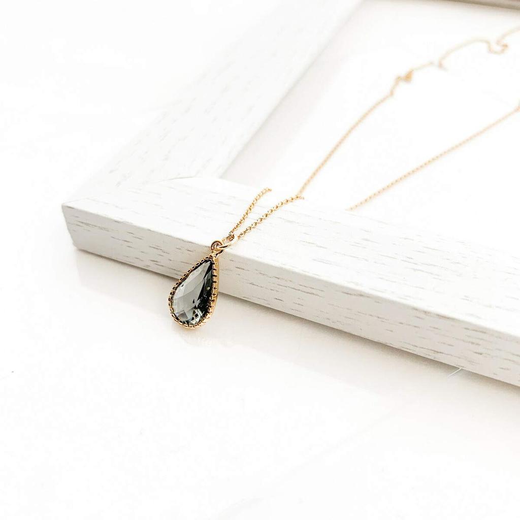 [NAOTJEWELRY] [Naot Jewelry] Женское ожерелье, Простая форма капли, Ожерелье из стекла с огранкой в рамке, Угольно-серый