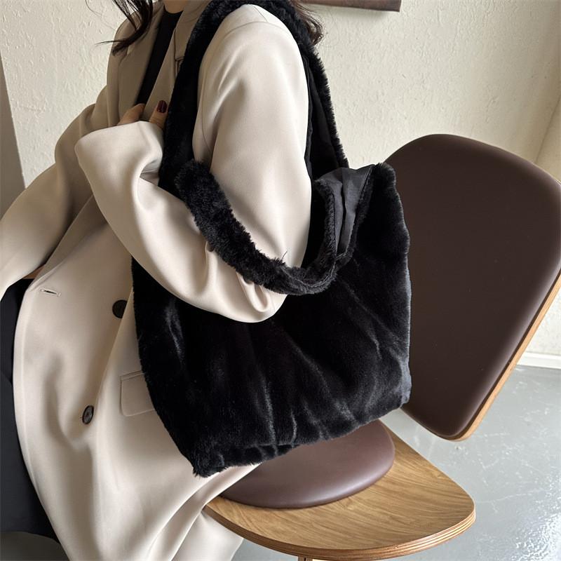 New Autumn Winter Fluffy Women's Tote Bag Soft Plush Material Street Fashion Style
