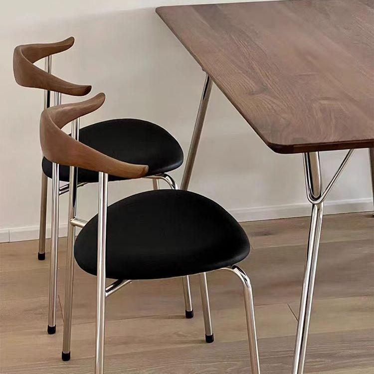 Минималистичный обеденный стул из массива дерева в стиле середины века с спинкой