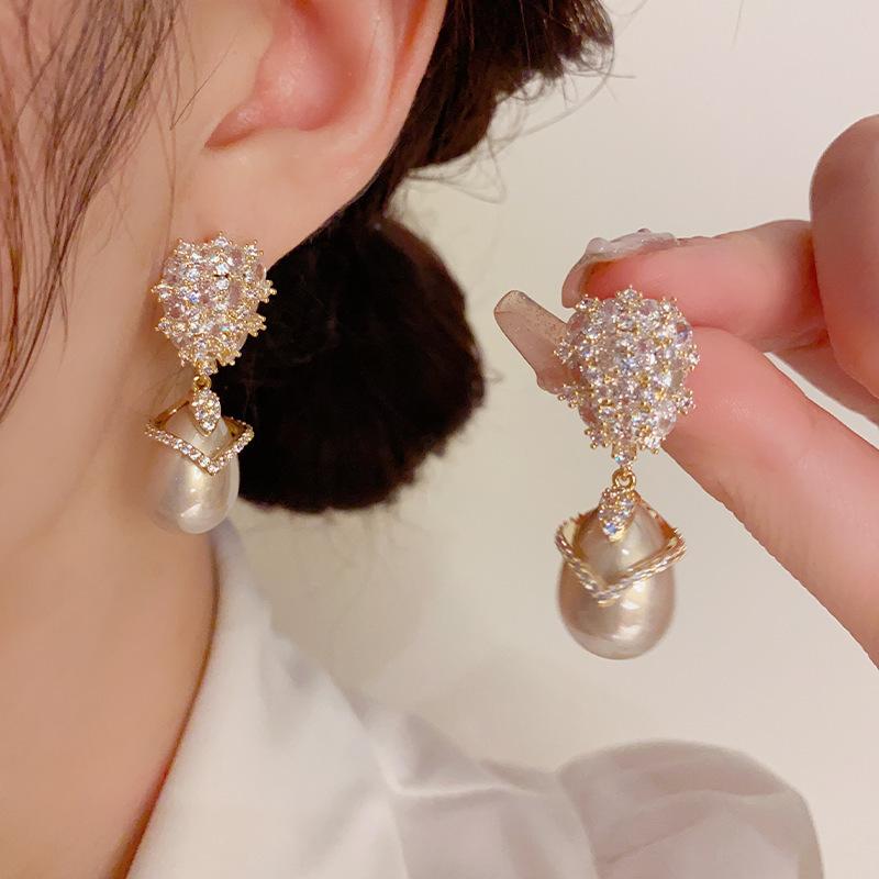 Yujie Hong Kong Style Real Gold Electroplated Copper Inlaid Zircon Earrings Women's High-end Imitation Bead Water Drop Pearl Stud Earrings
