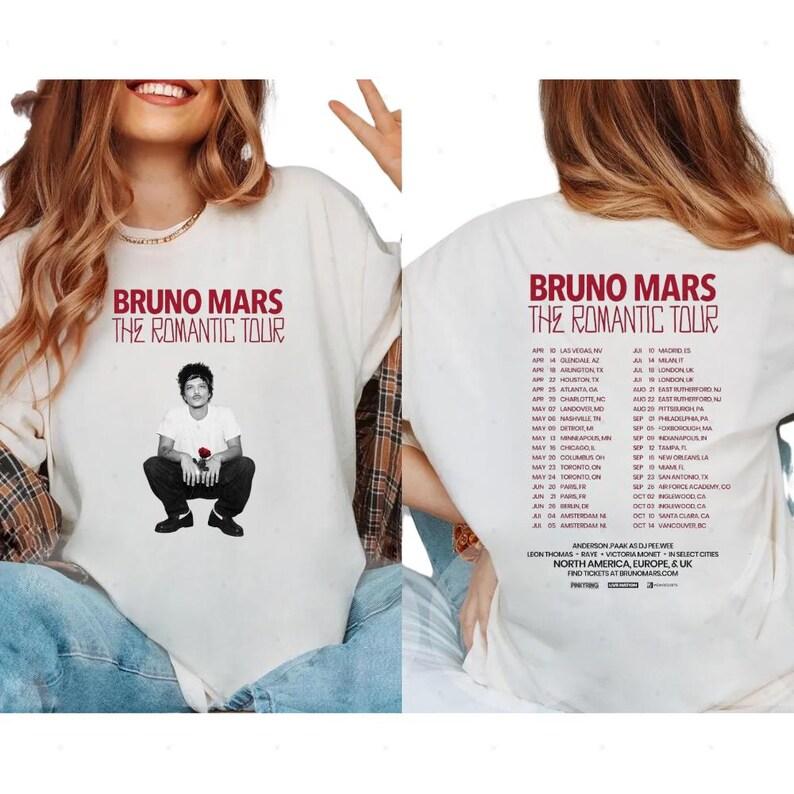 Летняя Мода Рубашка Bruno Mars Романтический Тур, Ретро Поп Концерт 2026 Футболка, Унисекс Подарок Музыкальному Фанату Хип-Хоп Уличная Одежда Оверсайз Футболка