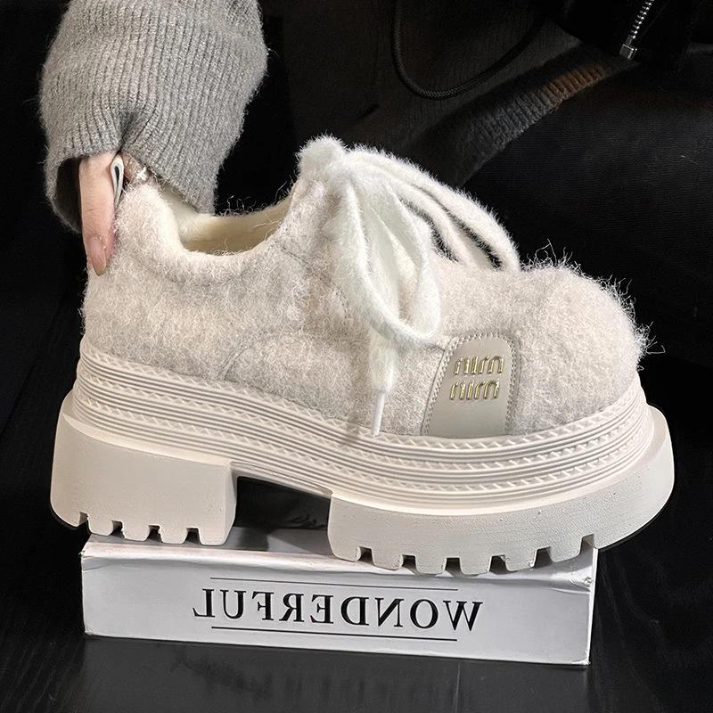 Золотые бархатные мокасины на платформе со шнуровкой 2025 года: Меховая обувь, увеличивающая рост, для миниатюрных женщин