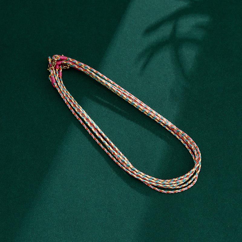 Плетеное колье ручной работы: Красочный мягкий веревочный шнурок и женская ключичная цепочка с подвеской