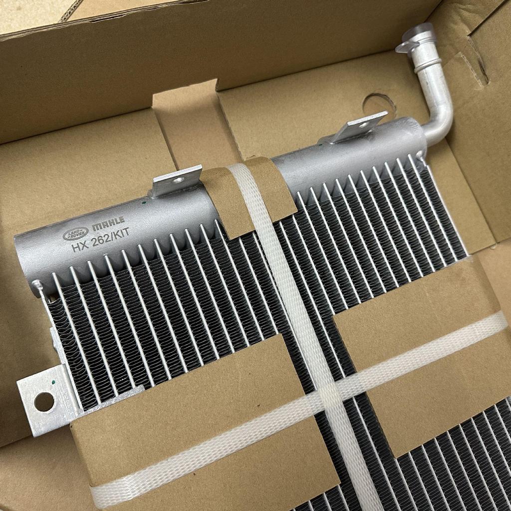 Совместимо с Land Rover Range Rover Sport, Velar, Discovery 5: Расширительный бачок интеркулера и радиатор турбокомпрессора.