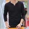 Осенне-весенний мужской топ с v-образным вырезом и длинным рукавом, приталенный мягкий пуловер средней длины с декором на пуговицах, простой стиль, тонкая эластичная мужская повседневная футболка