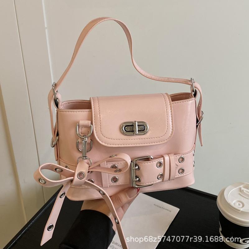 2025 New Hand Shoulder Bag Large Capacity Niche Design Motorcycle Versatile Millennial Hot Girl Armpit Bag Crossbody Bag