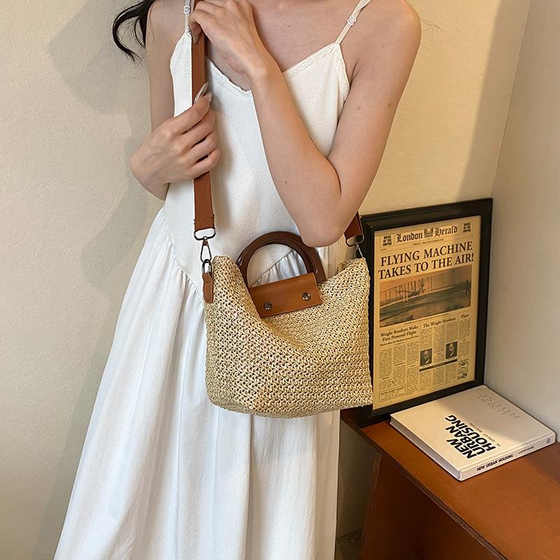 Fashion woven hand bag women's 2026 new spring and summer versatile shoulder bag outdoor vacation style casual messenger bag