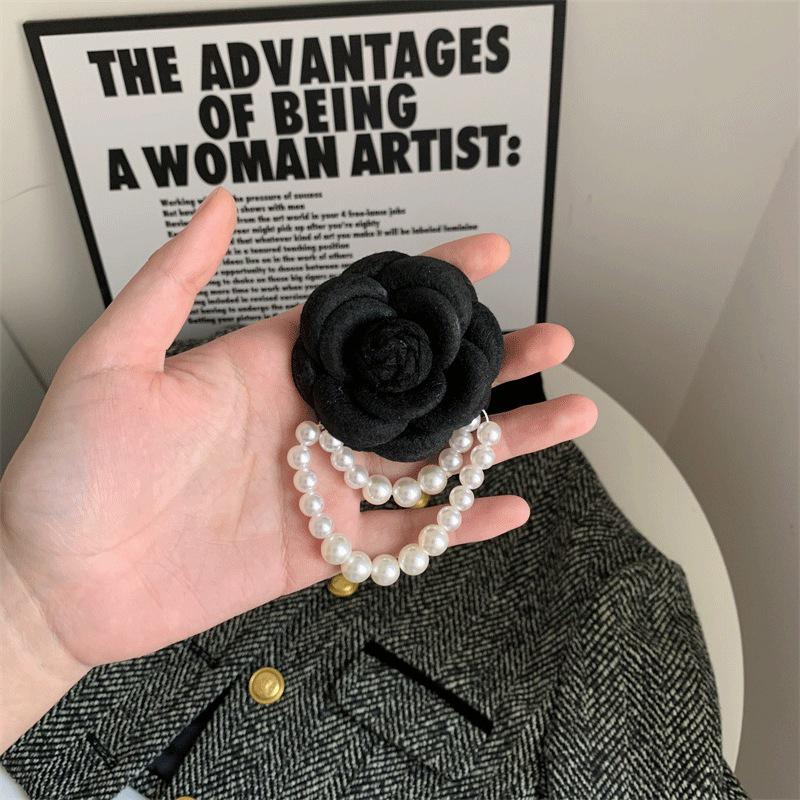 Multicolor Camellia Brooch Women Retro White Black Red Pink Wool Scarf Buckle Girls Pearl Brooches Elegant Jewelry Accessories