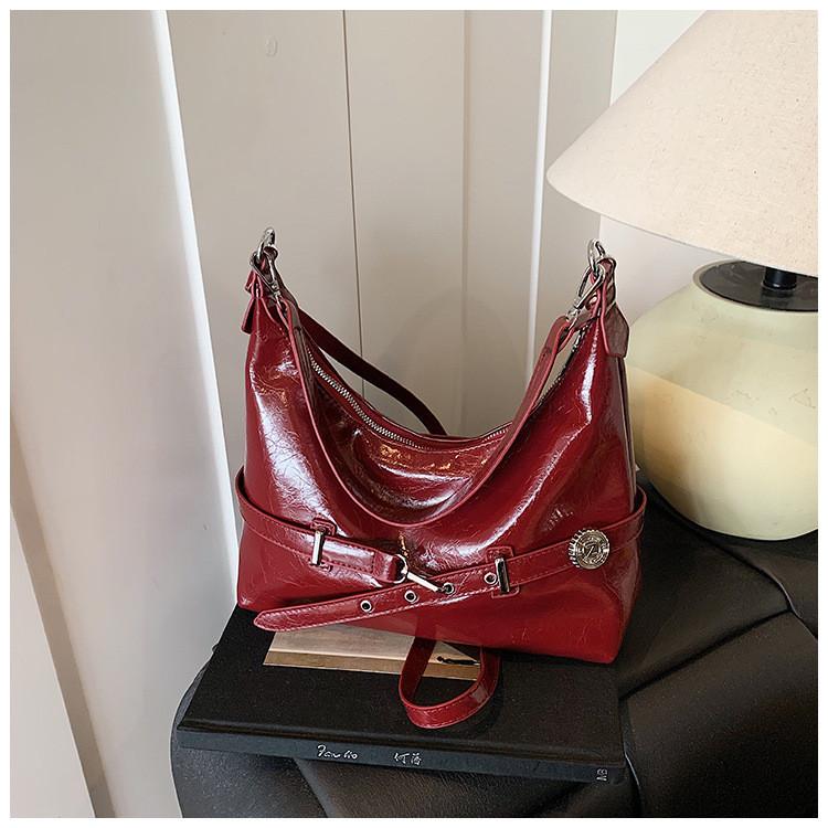 IELGY Ladies Bucket Bag Retro Large Capacity All-Match Casual One-Shoulder Simple Commuter Tote