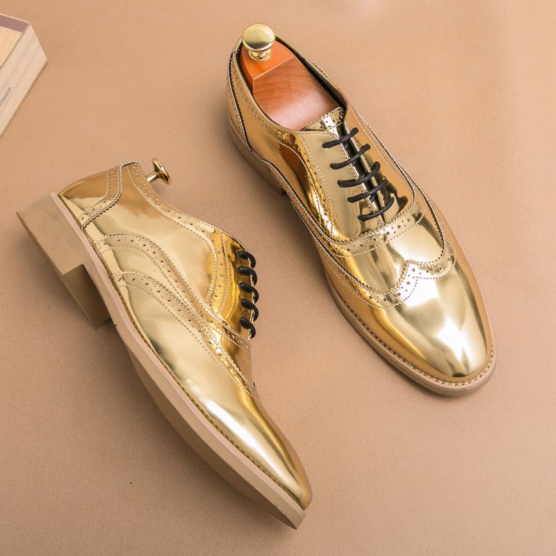 Весенние золотистые блестящие мужские кожаные туфли, модная дизайнерская обувь в стиле барокко, дизайнерская обувь для вечеринок, ночных клубов, повседневная обувь на мягкой подошве