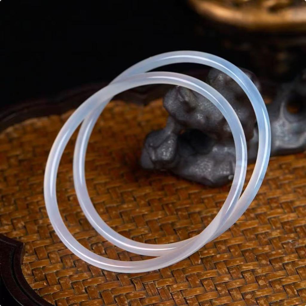 Moisturizing and transparent lychee frozen white moonlight fine strip double circle jingle bracelet, simple and versatile jade bracelet