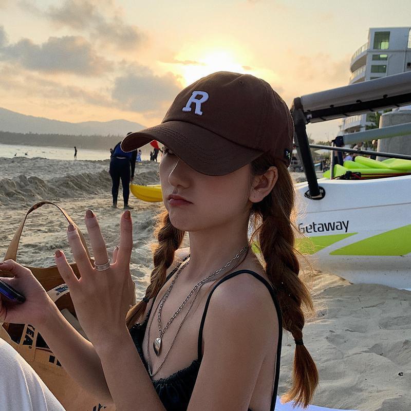Versatile letter R brown baseball cap women spring and autumn niche Internet celebrities wear stylish sunscreen cap tide