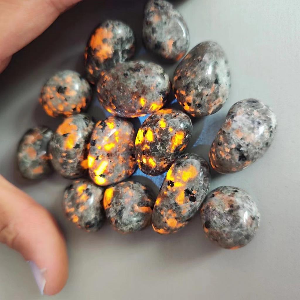 Натуральный камень, яркий огненный камень Yooperlites, светящийся под УФ-полировкой, камень, огненный камень, флуоресцентный содалит, камень для украшения дома