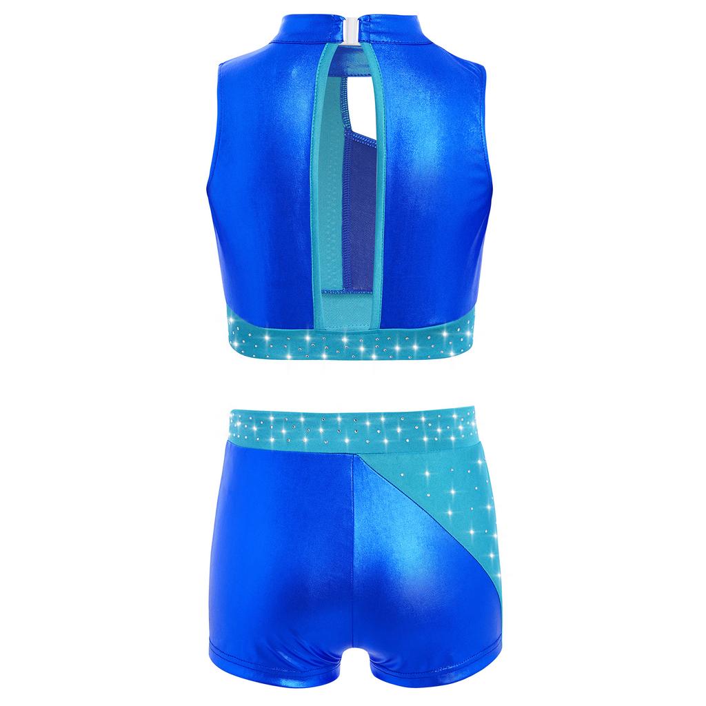 Блестящий костюм для выступлений со стразами для девочек: Металлический кроп-топ с цветовыми блоками и matching эластичные шорты для сцены