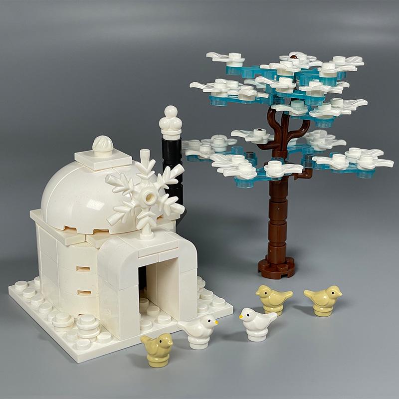 Illuminated Arctic Animal Block Set: Penguin, Polar Bear, Husky & Wolf Igloo.