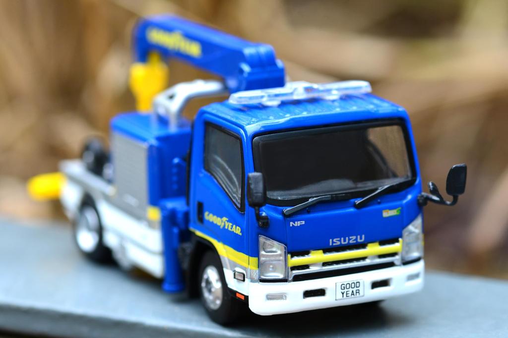Маленький город 1/76 масштаб литая модель автомобиля Isuzu N-Series эвакуатор от Goodyear