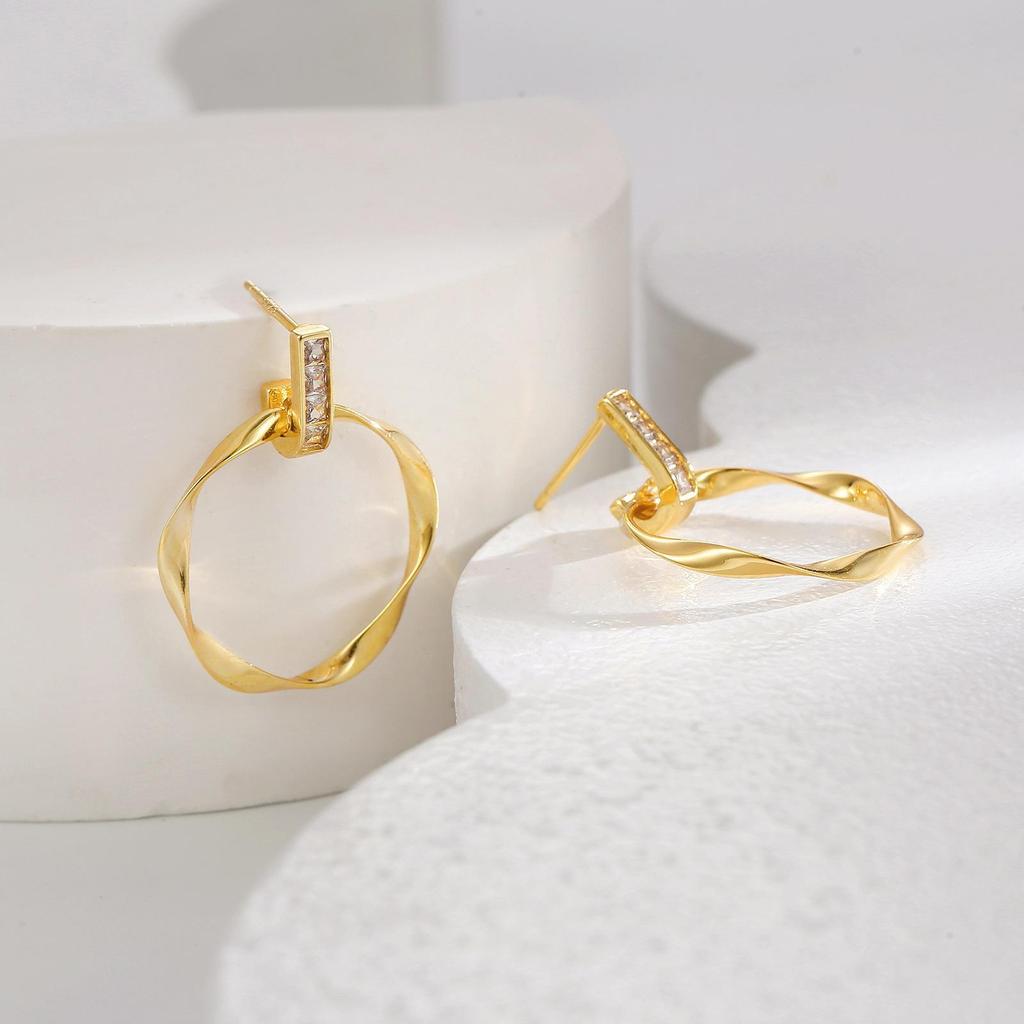 Элегантные длинные серьги-кисточки: Дизайн ниши «легкая роскошь» для женщин