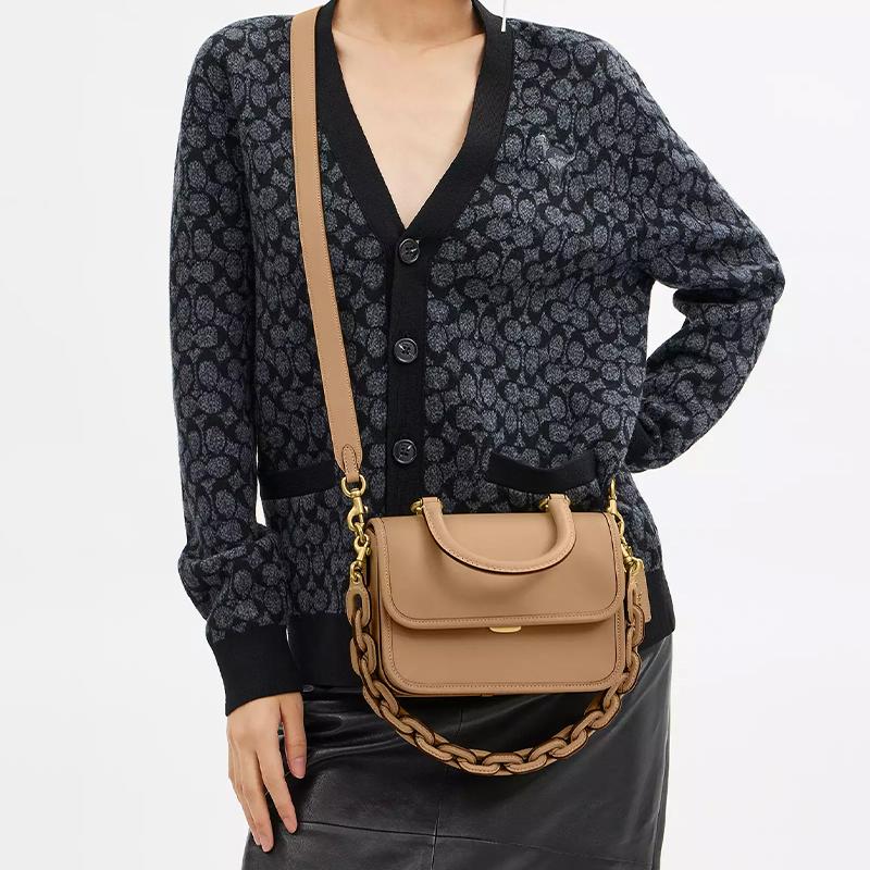 Coach Rogue 22 Однотонная Ручная Сумка-Тоут Через Плечо Съемный Плечевой Ремень Кожа, Выделанная В Ручную Латунь Бежевый CP135-B4T2