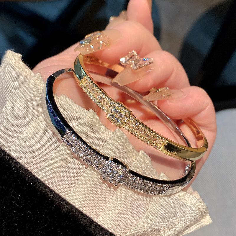 Fashionable T-shaped Zircon Bracelet Outside, Simple and Versatile, Personalized Women's Bracelet