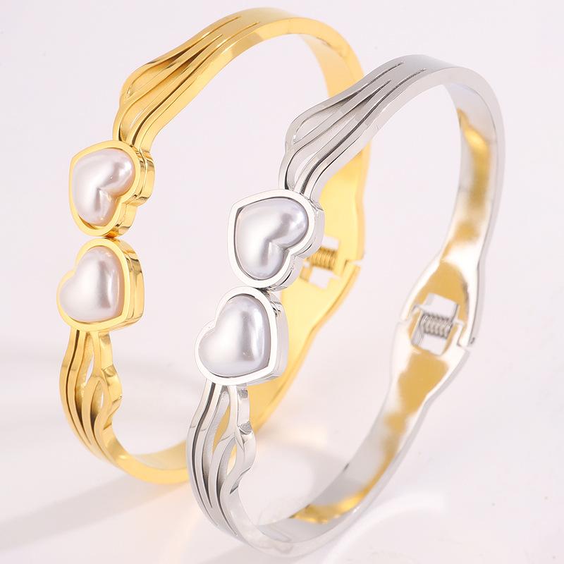 Fashionable Women's Heart Hollow Elastic Jewelry Bracelet