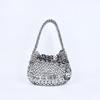 Сплетенная вручную металлическая сумка-тоут с отделкой пайетками