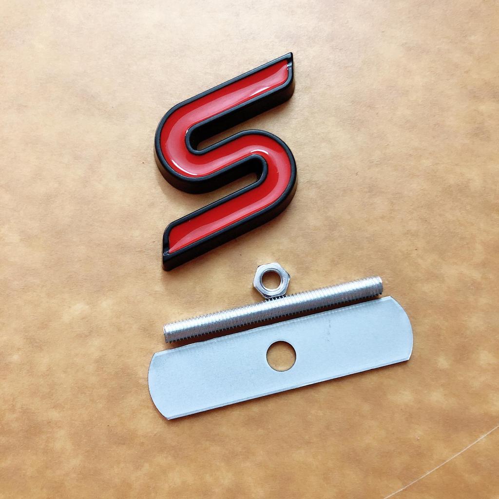 Ford Mondeo/Ford Fiesta ST Sport Grille Emblem - Metallic