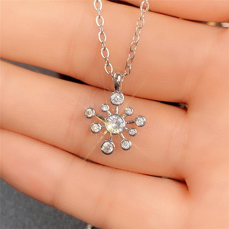 Новое изысканное ожерелье с подвеской для женщин, инкрустированное блестящим серебряным/золотым цветом, доступно для повседневной носки, необычные ожерелья, ювелирные изделия