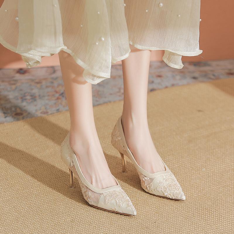 Туфли на высоком каблуке женские 2025 весна новые женские туфли сексуальные кружевные полые одинарные туфли туфли подружки невесты свадебные туфли