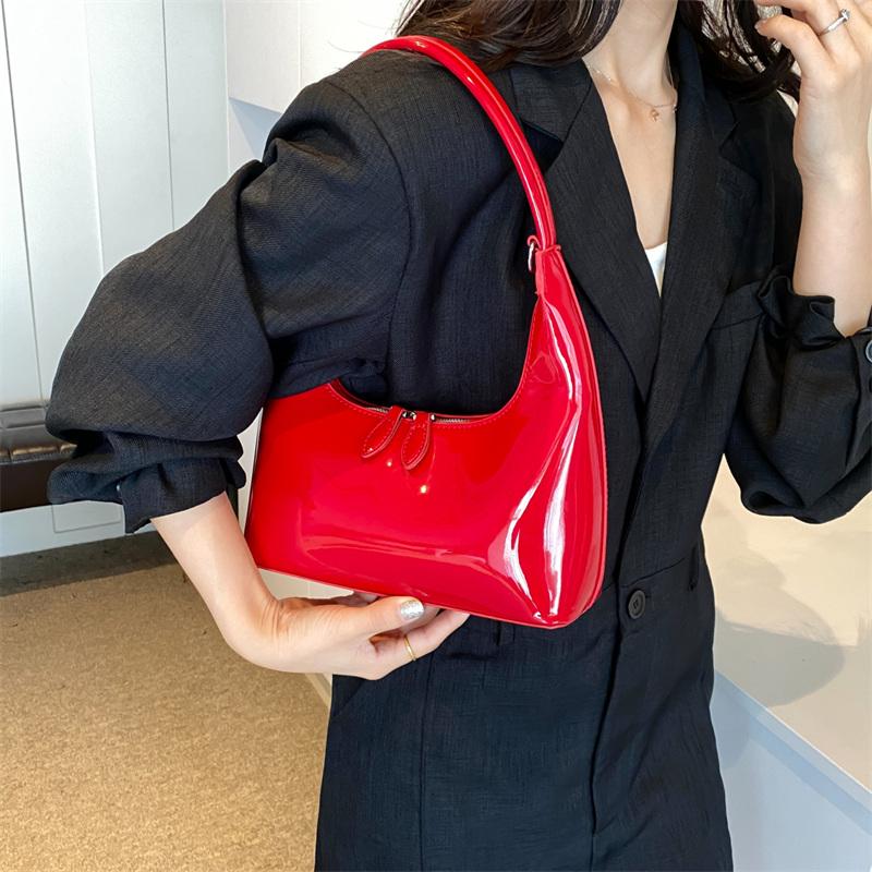 Роскошная лакированная сумка-хобо из искусственной кожи для женщин, шикарные сумки-мессенджеры с цепочкой для женщин, красный клатч для вечеринки под мышкой