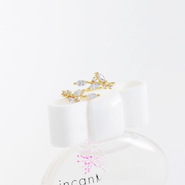 Открытое кольцо с зеленым листом и цирконием — модные украшения в корейском и японском стиле