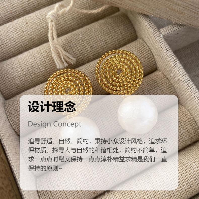 Французские серьги высокого класса Спиральное плетение из травы с хлопковыми жемчужинами Легкая роскошь Простые серьги-пусеты Женские