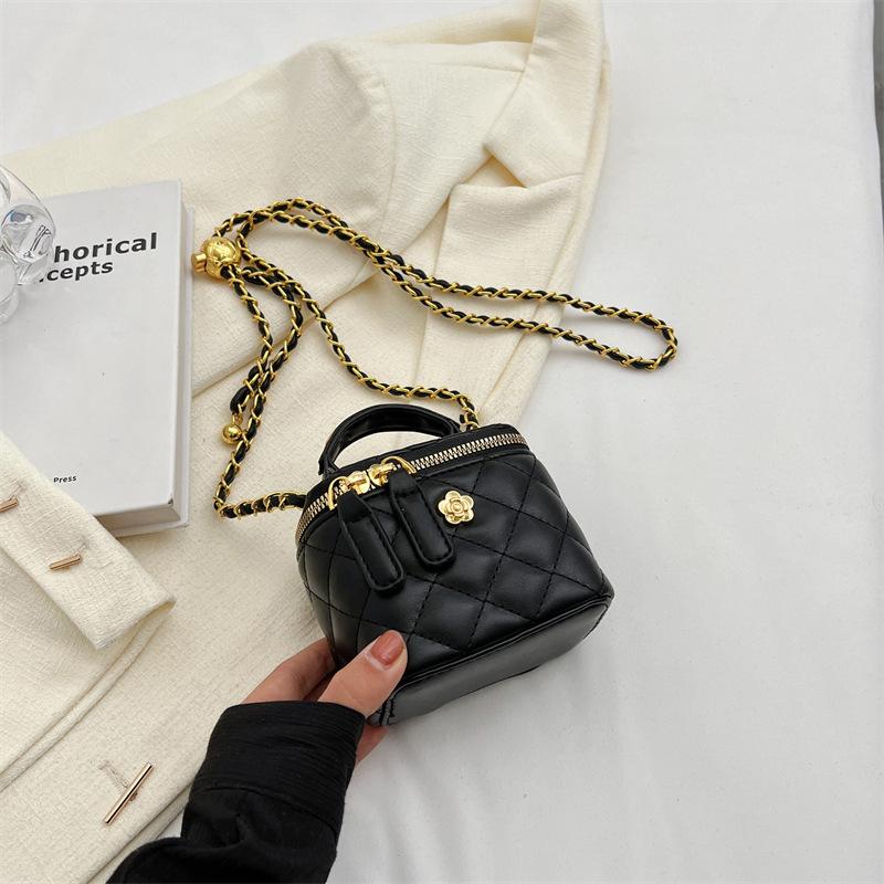 Hand Carry Retro Fashion Box Bag, Small Fragrant Wind Rhombus Small Square Bag, High-End Single Shoulder Women'S Bag