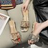 Женская обувь Тапочки для женщин Новый стиль Роскошные Жемчужные Стразы Массивный каблук Тапочки Летняя Женская обувь Босоножки с бантом-бабочкой
