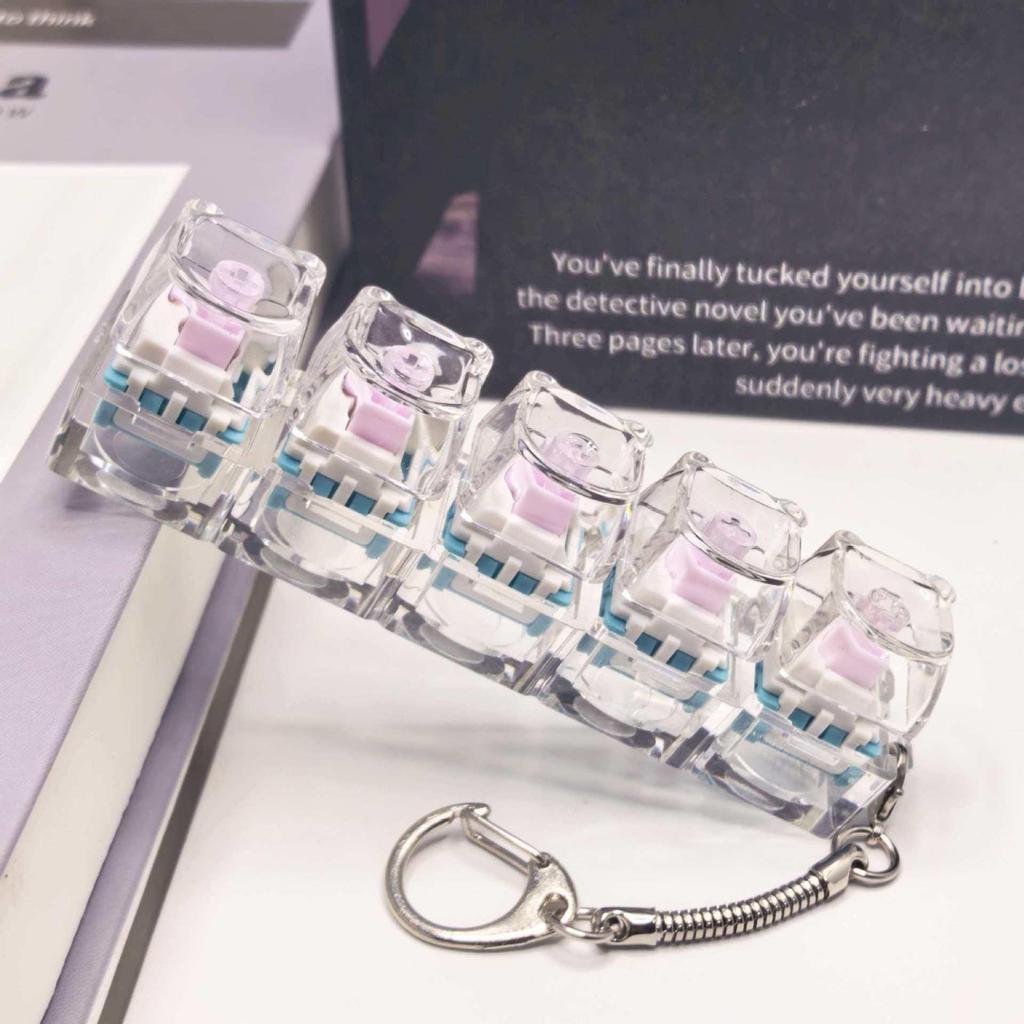 Брелок для ключей в виде бесшумной механической клавиатуры с 5,6 крестовыми переключателями и высокопрозрачными колпачками клавиш; Игрушка-антистресс.