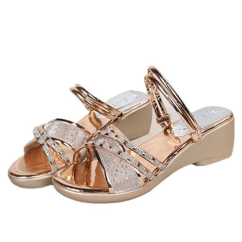 Женские корейские римские босоножки на танкетке с пайетками, летние модные шлепанцы на высоком каблуке, удобные уличные удобные глянцевые повседневные сандалии с открытым носком
