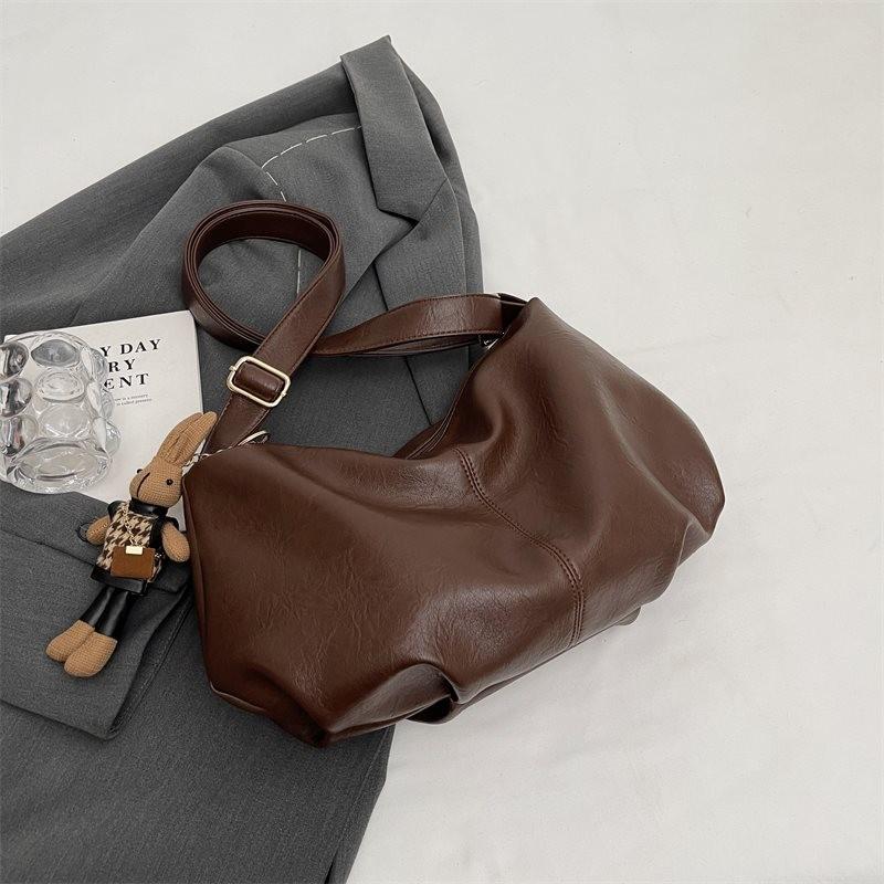 Chic Vintage Large Capacity Womens Crossbody Bag With Stylish Decor Elements