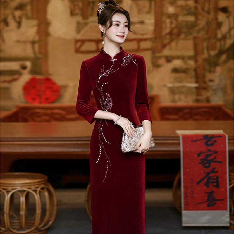 Hot Diamond Golden Velvet Happy Mother-in-law Wedding Dress Long Sleeve Autumn Improved Cheongsam Women's Senior Happy Mother Wedding Dress