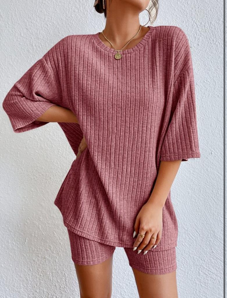 Модный вязаный свободный повседневный комплект с круглым вырезом и летними шортами Женская одежда Удобный дышащий однотонный комплект с шортами