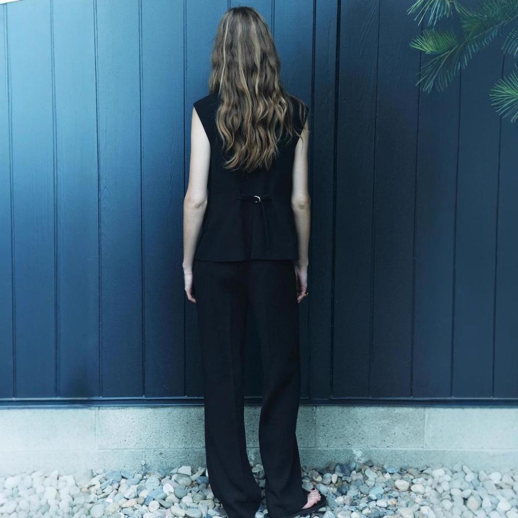 Женский безрукавный жилет на пуговицах и комплект повседневных брюк на весну/лето 2024 - Высококлассный европейский и американский стиль