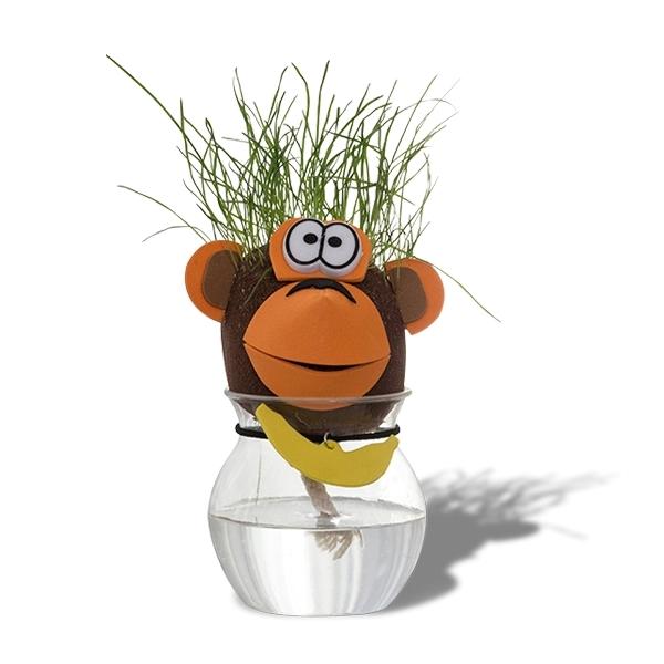 Голова животного из травяных волос, растущая цыпочка