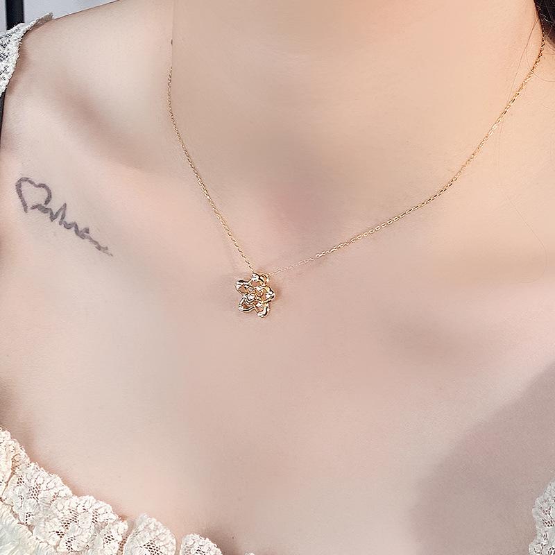 Ожерелье с ажурным цветком из циркона с легким и роскошным темпераментом, цепочка на ключицу с маленьким цветком, милый новый стиль в лесном стиле